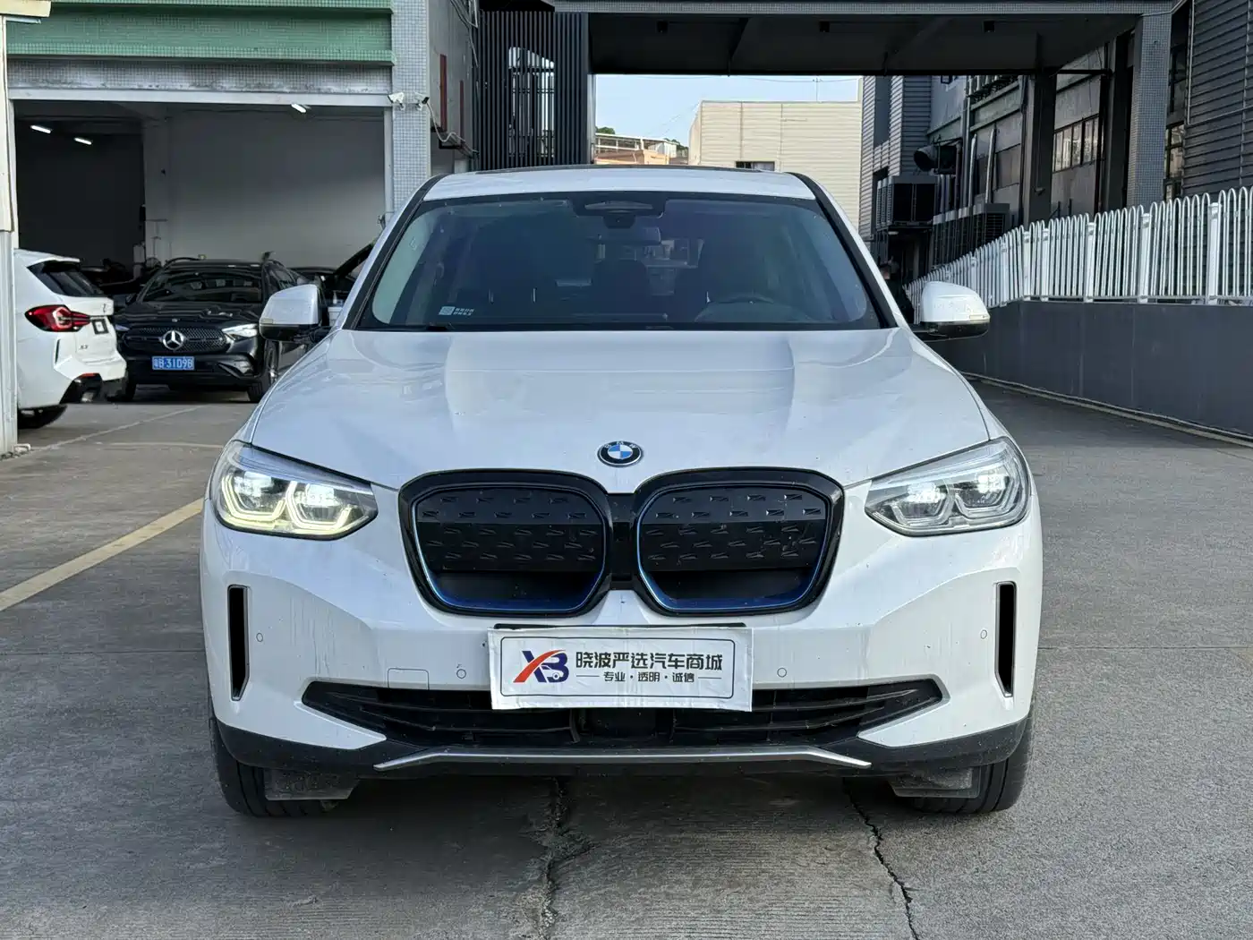BMW iX3 2021 Leading фото 2