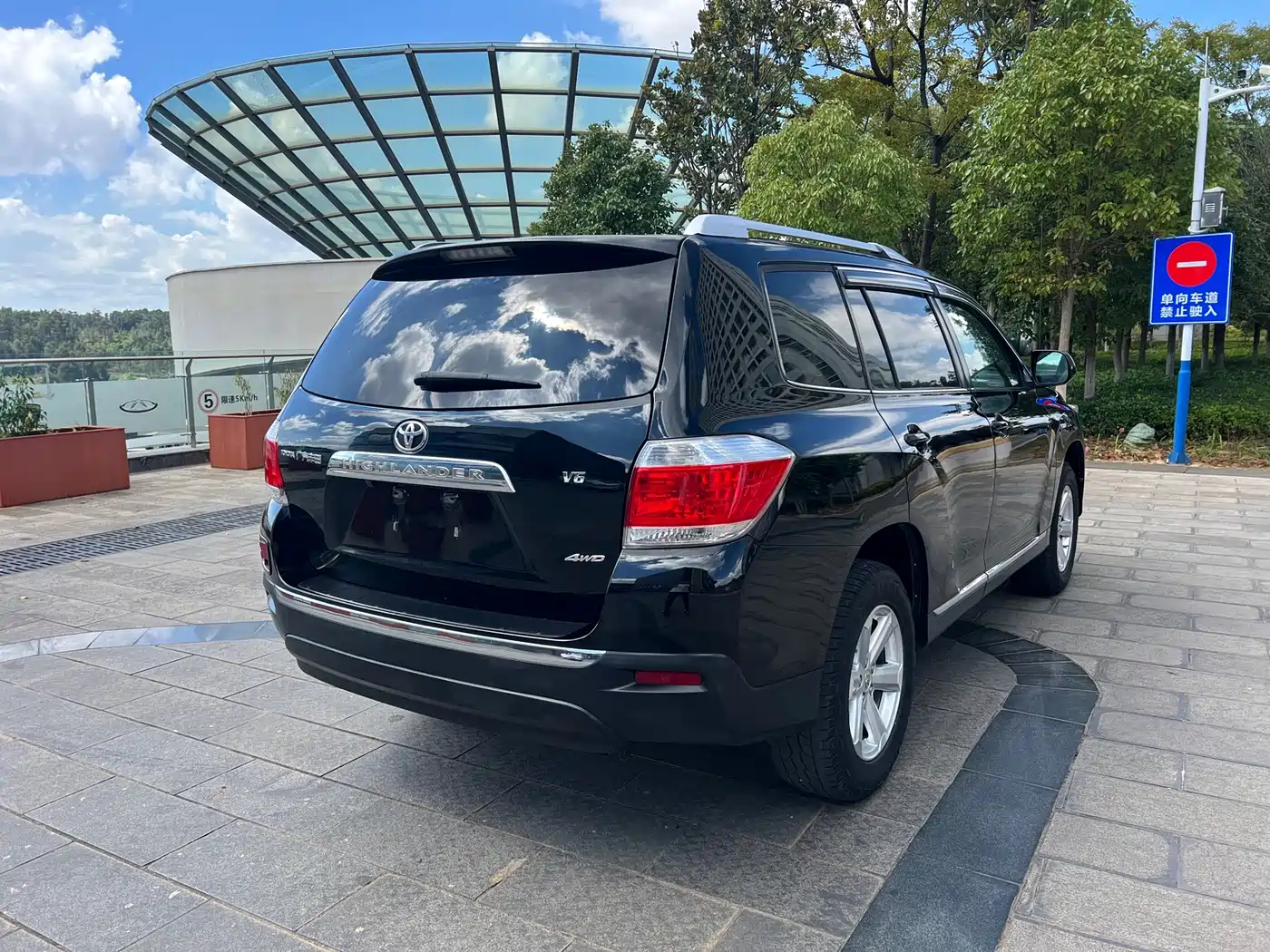 Photo 15 - Toyota Highlander