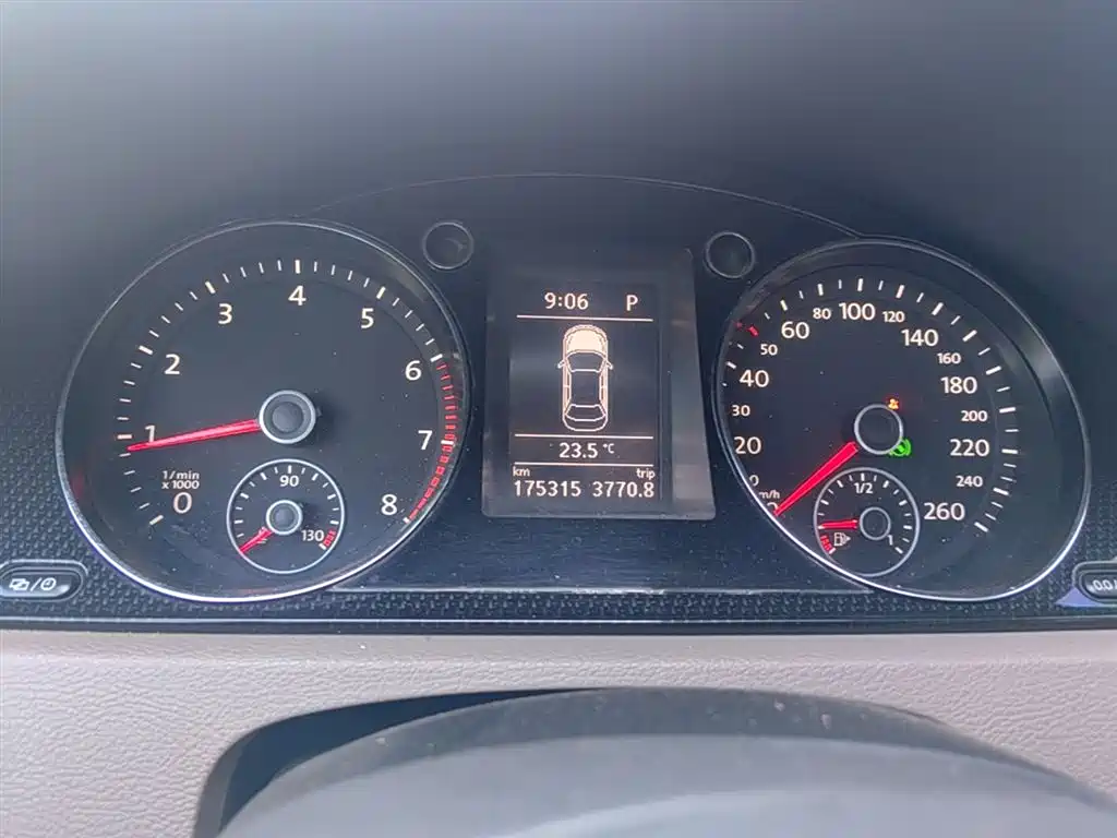 Volkswagen Magotan 2015 Facelift 1.8TSI Luxury фото 12