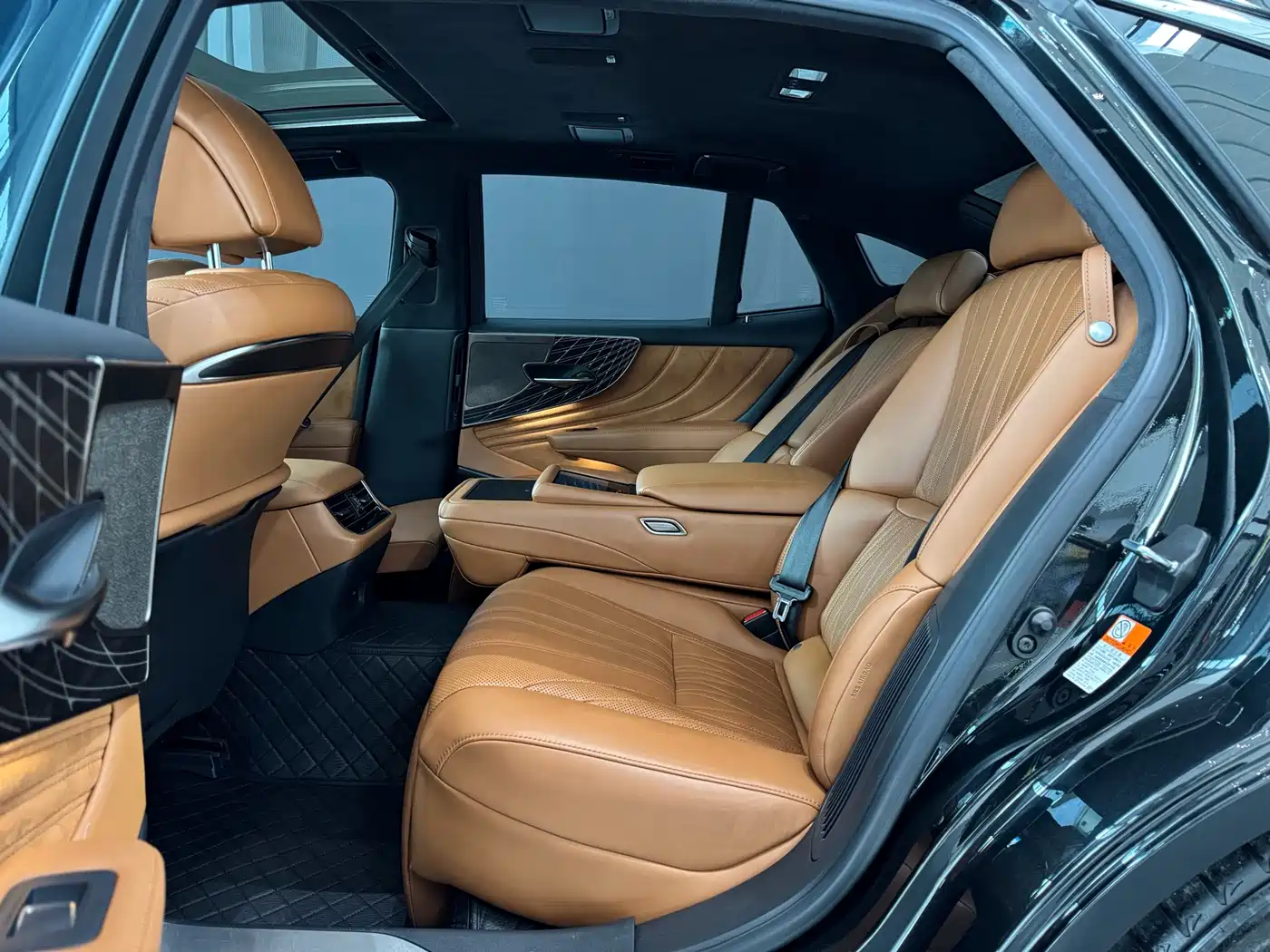 Lexus LS 2021 500h Executive Edition фото 9
