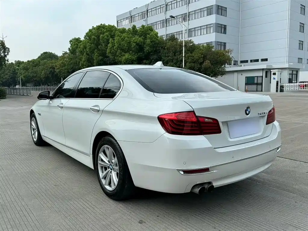 BMW 5 Series 2017 520Li Classic Edition фото 15