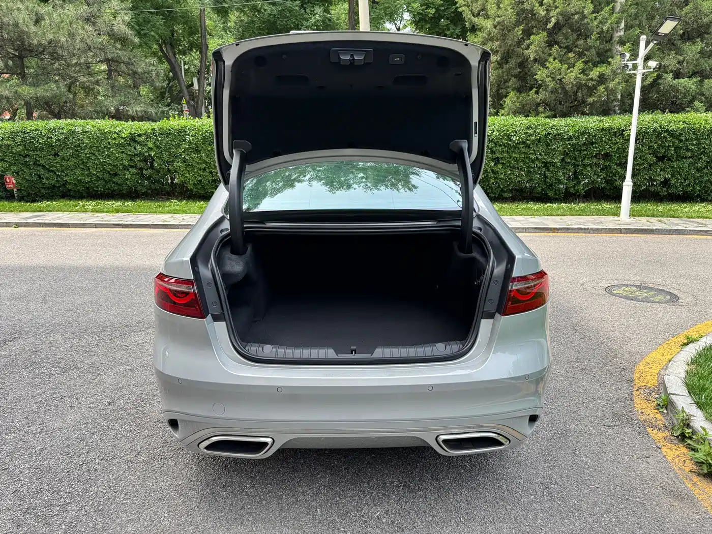 Jaguar XFL 2025 2.0T P250 FWD Luxury Edition фото 6