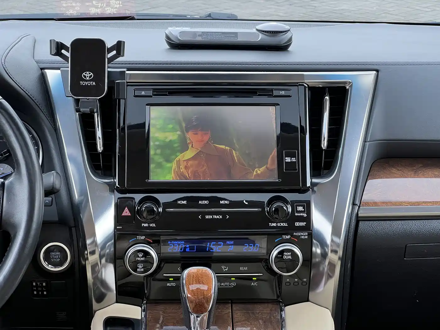 Toyota Alphard 2015 3.5L Premium Edition фото 16