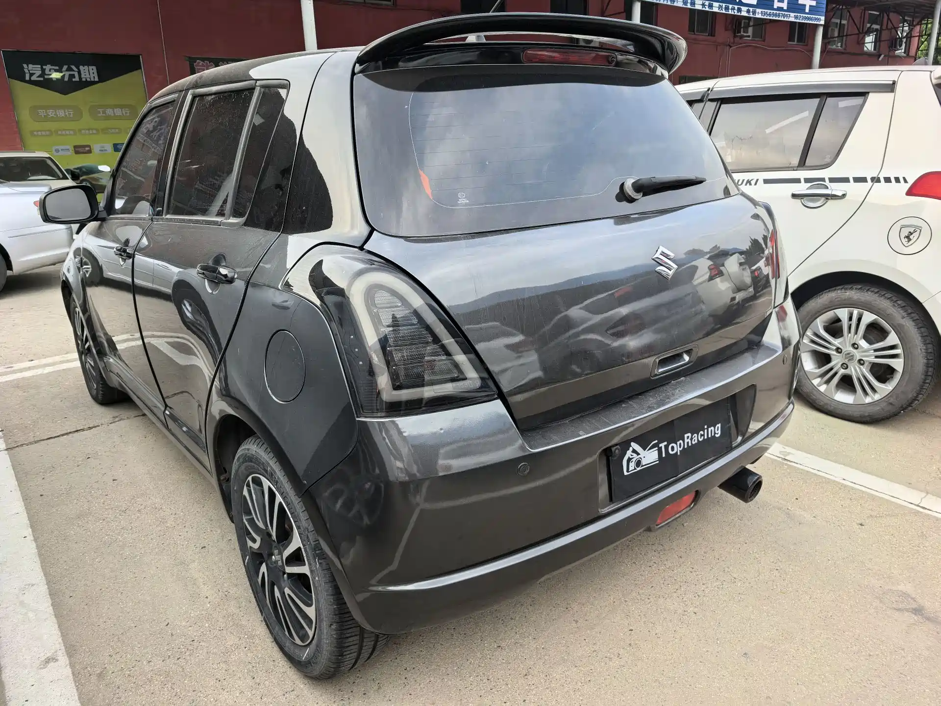 Фото 5 - Suzuki Swift