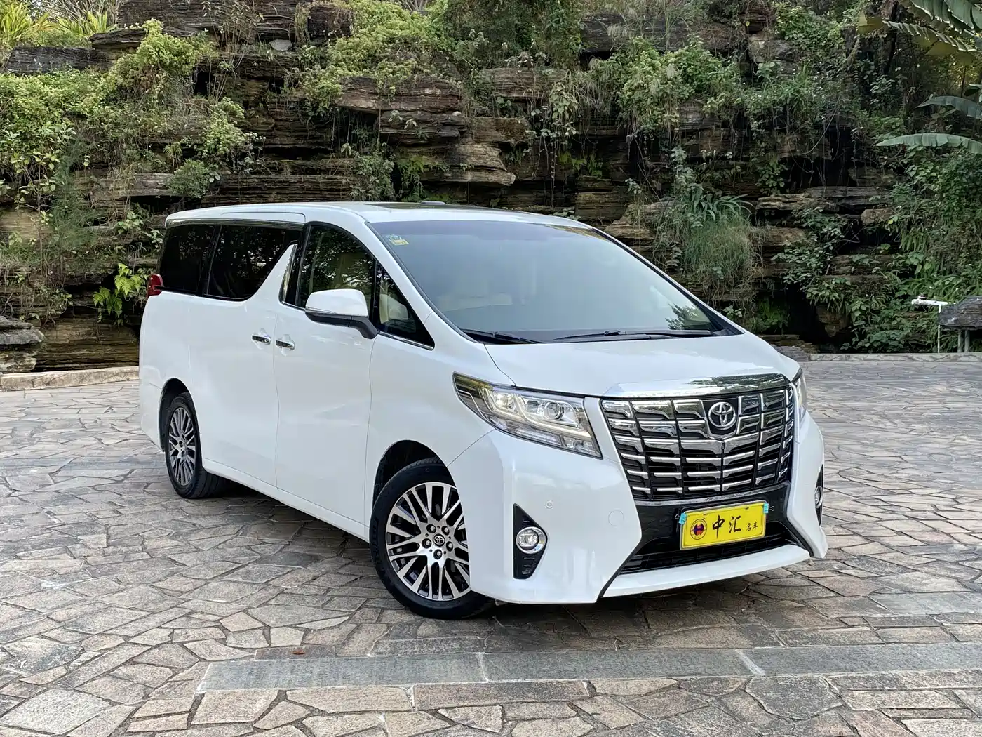 Toyota Alphard 2015 3.5L Premium Edition фото 3