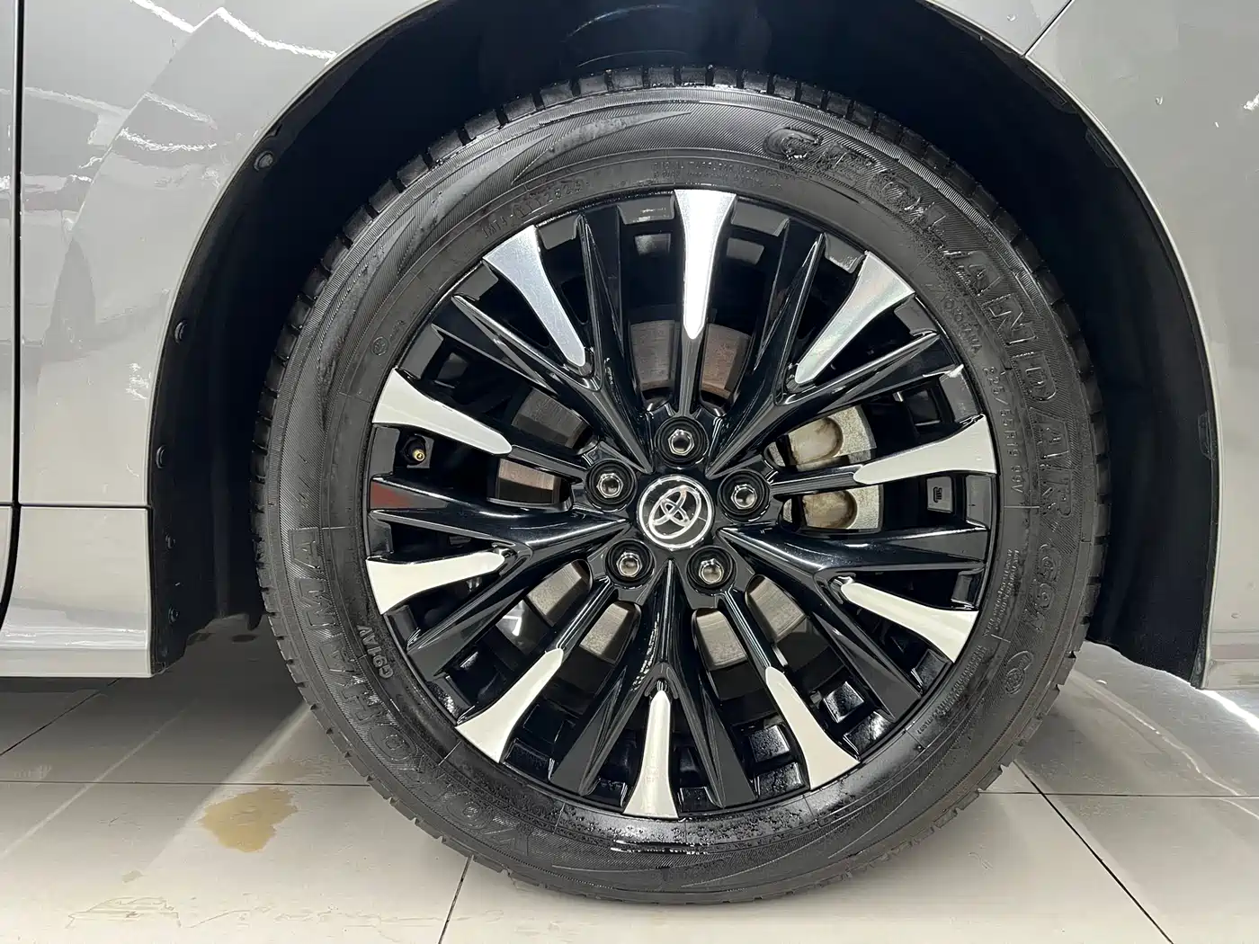 Toyota Alphard 2024 Hybrid 2.5L Ultimate Enjoyment Edition фото 28
