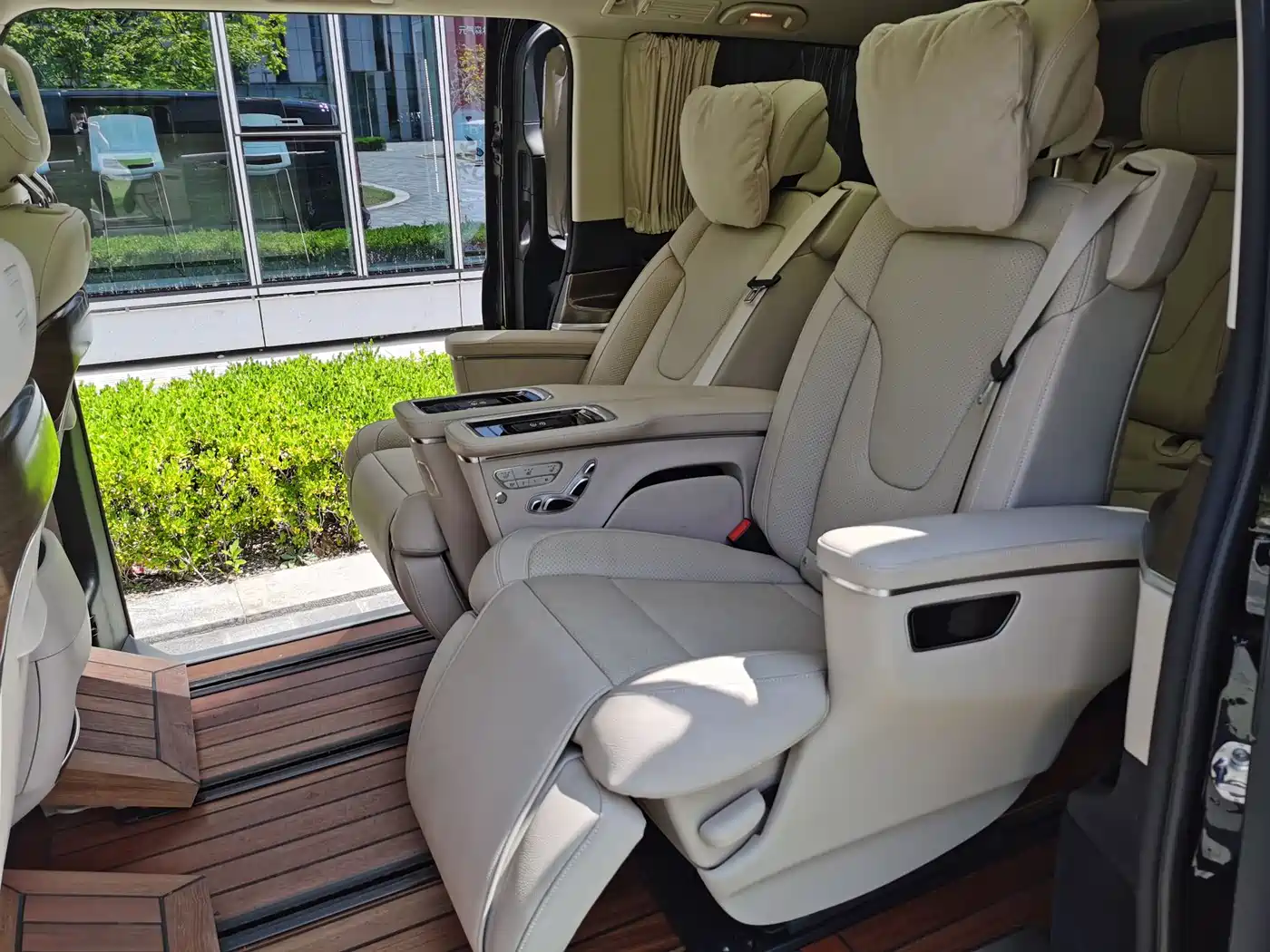 Mercedes-Benz V-Class 2021 V 260 L Long Wheelbase Luxury Edition фото 13