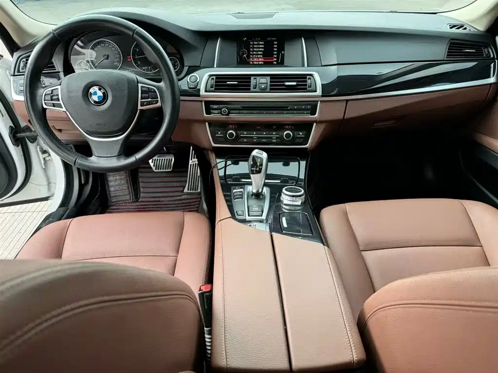 BMW 5 Series 2017 520Li Classic Edition фото 23