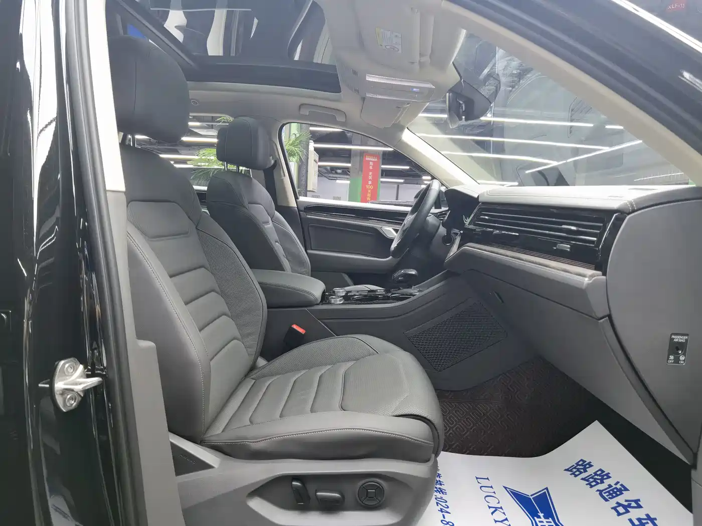 Volkswagen Touareg 2023 2.0TSI R-Line Edition фото 8