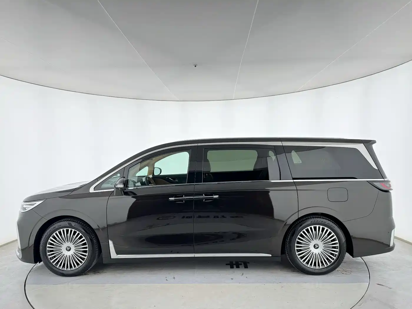 Voyah Auto Voyah Dreamer 2025 PHEV AWD Flagship Kunpeng Edition фото 2