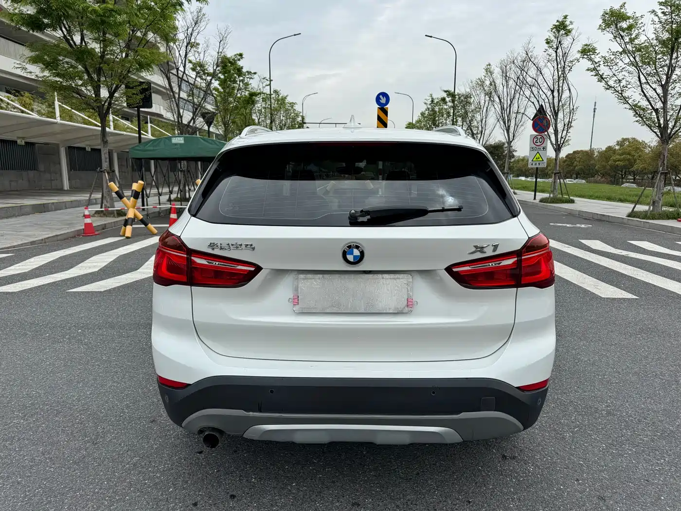 BMW X1 2018 sDrive18Li Premium Model фото 2
