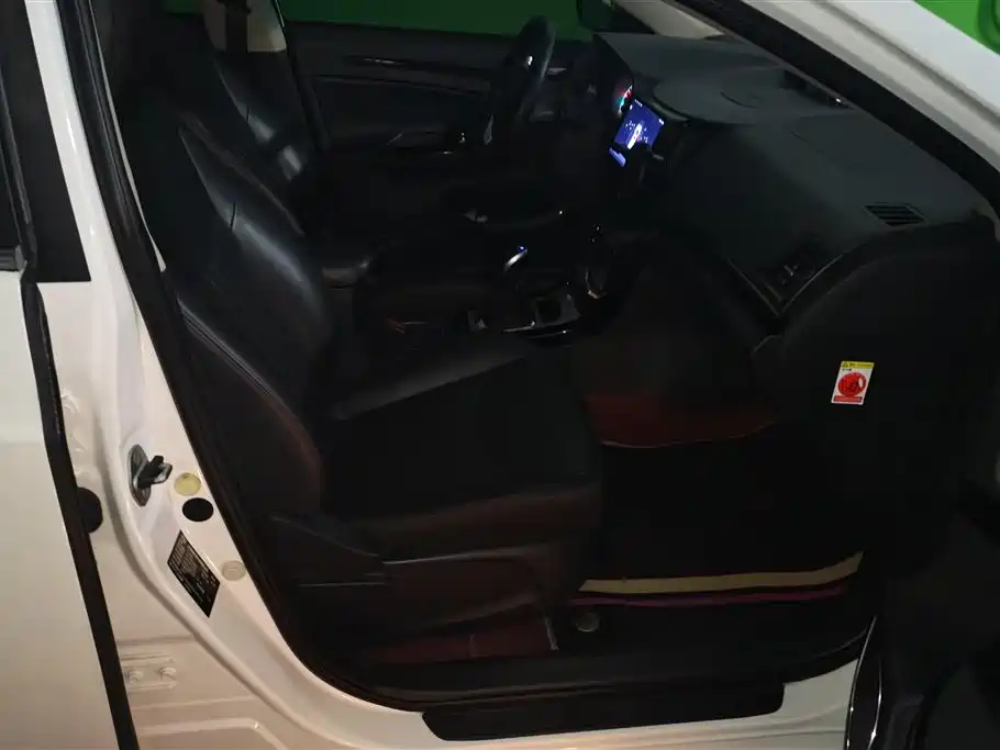 BYD E5