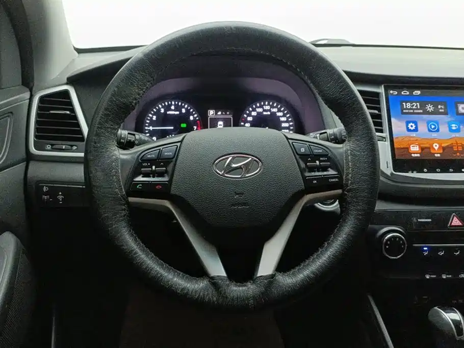 Hyundai Tucson 2015 2.0L Automatic 2WD Smart фото 15
