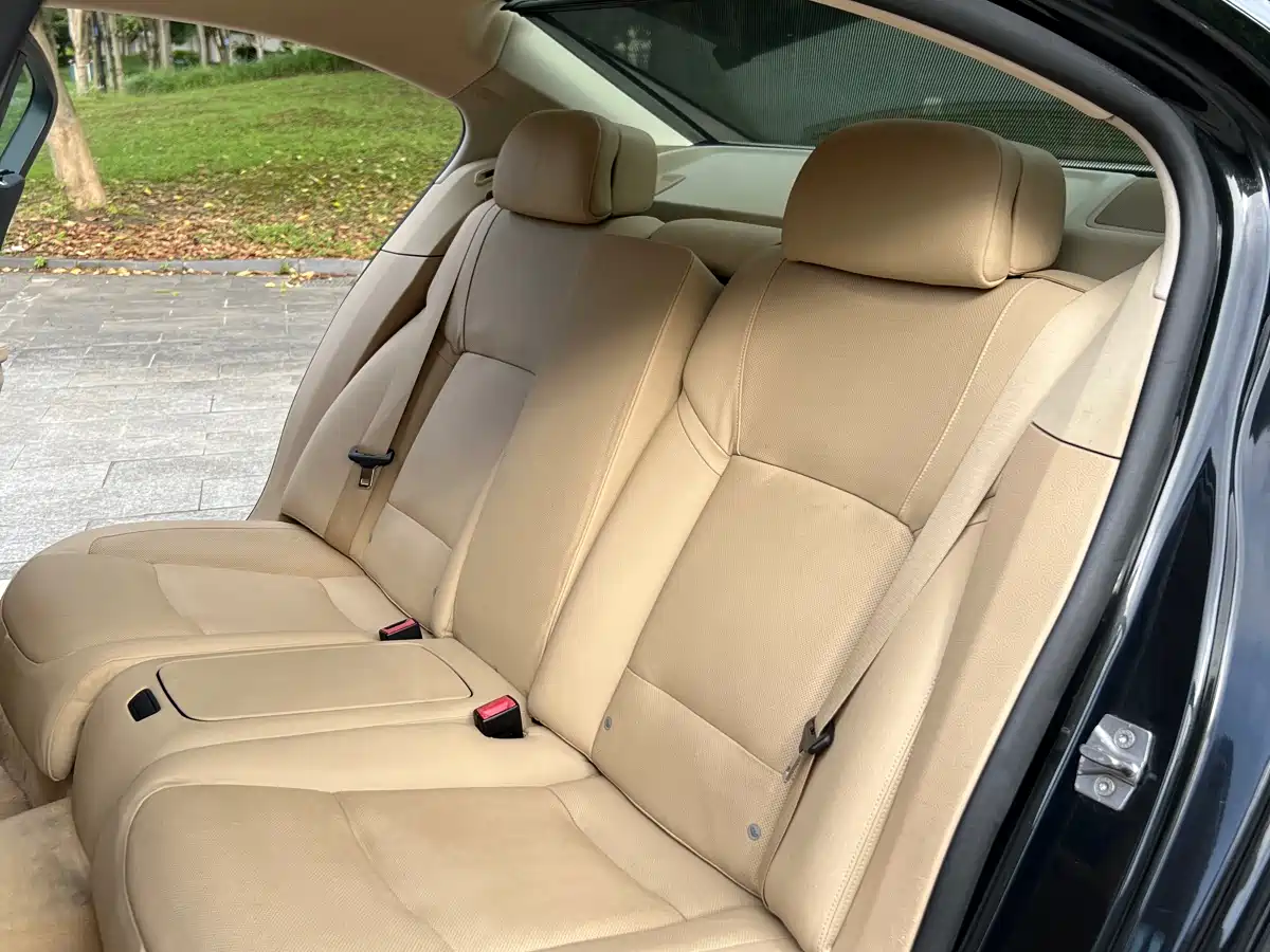 BMW 7 Series 2009 730Li Leading фото 11