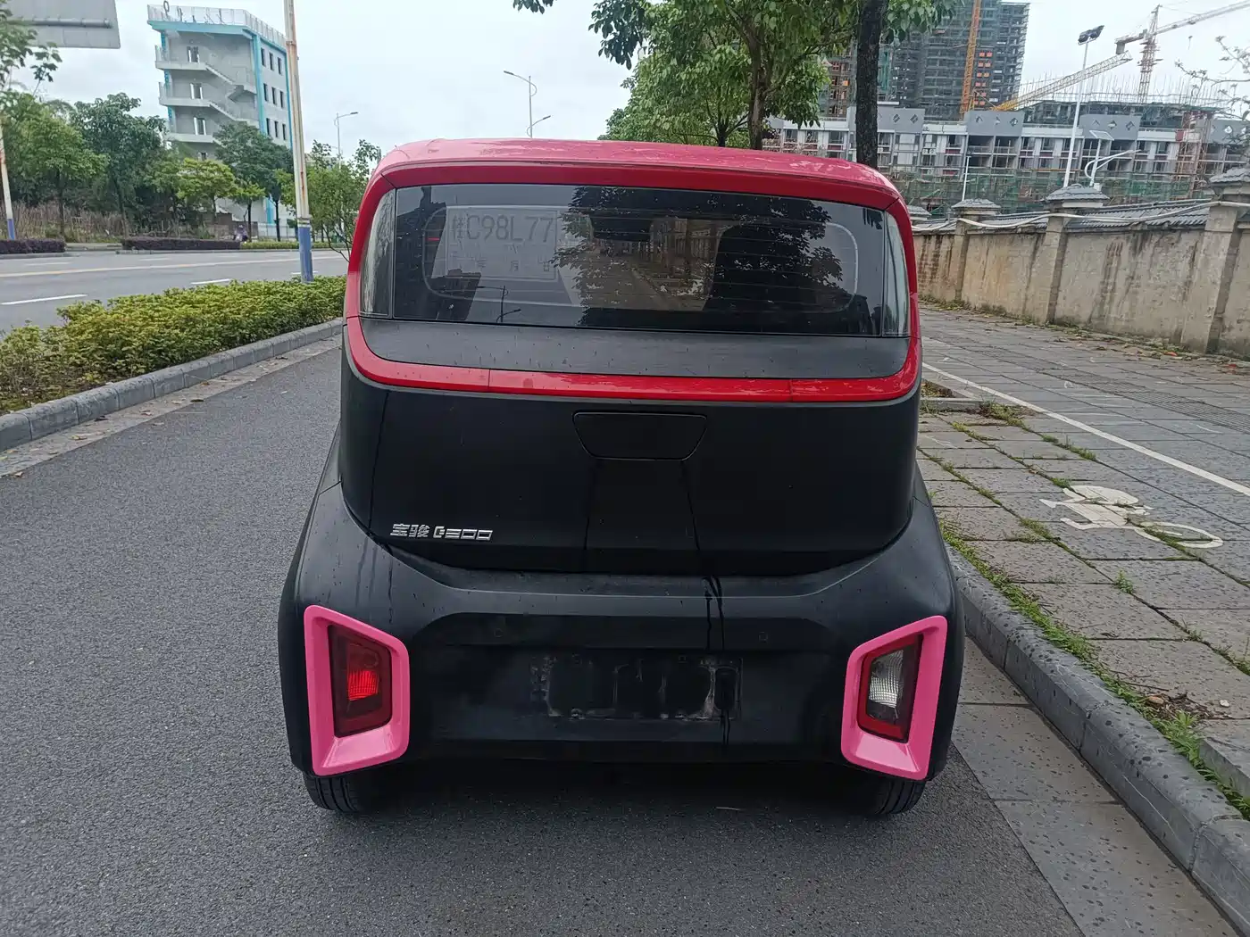 BAOJUN E200