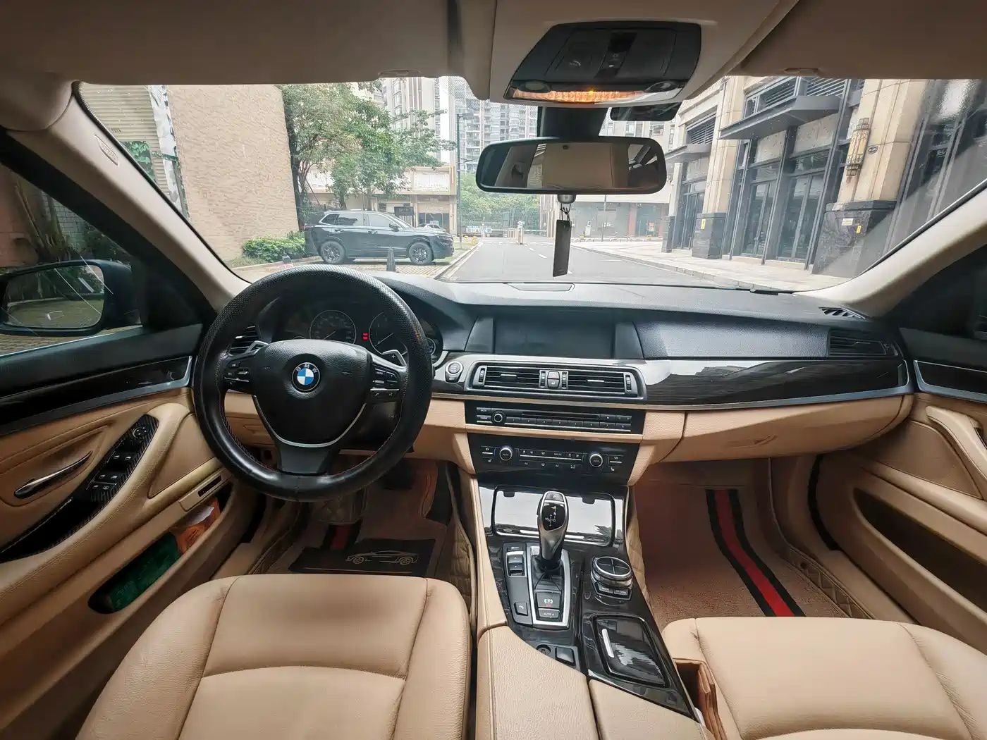 BMW 5 Series 2013 535Li Leadership фото 11