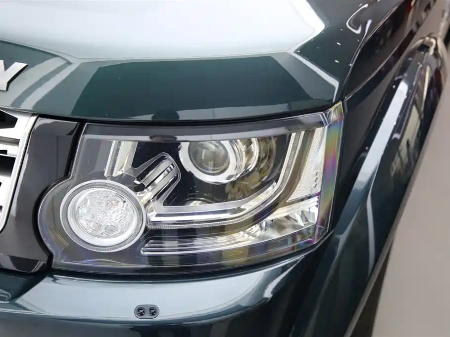 Land Rover Discovery 2015 3.0 SC V6 HSE фото 16