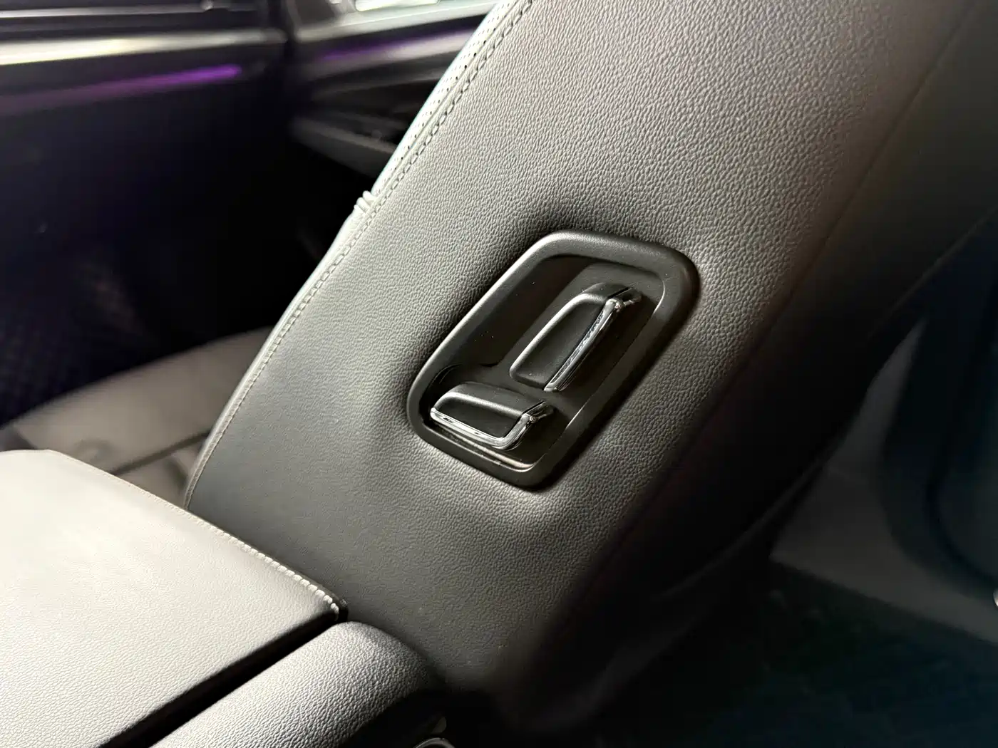 Volkswagen Passat 2023 330TSI Starlight Luxury Edition фото 11