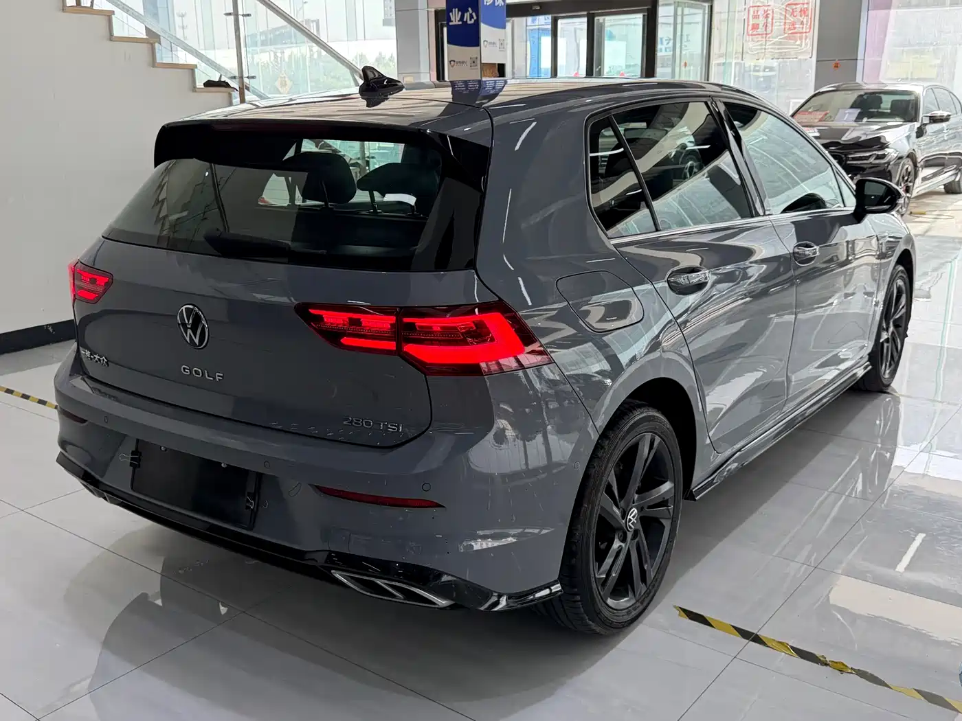 Volkswagen Golf 2023 280TSI DSG R-Line Lite фото 11