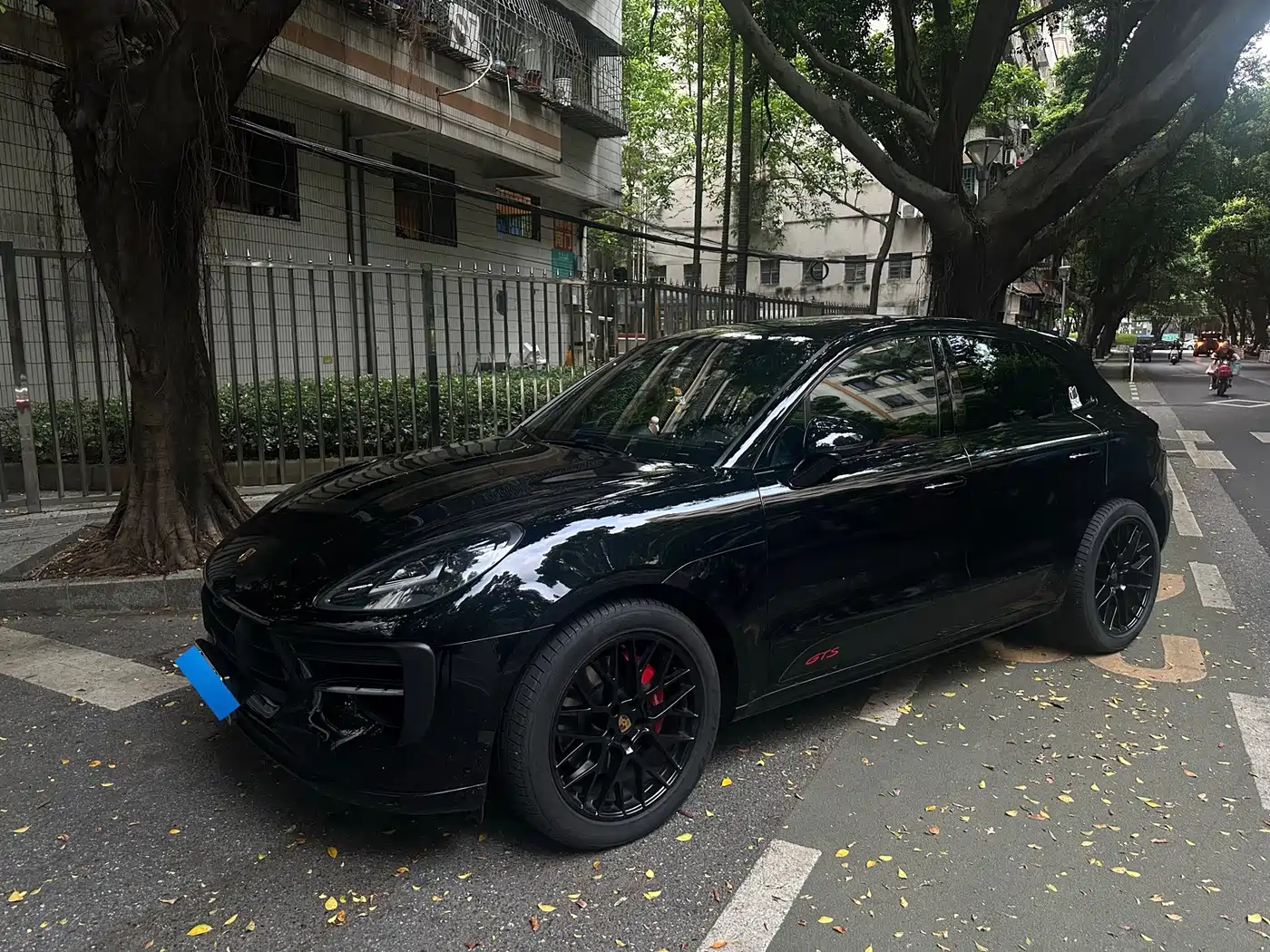 Photo 2 - Porsche Macan