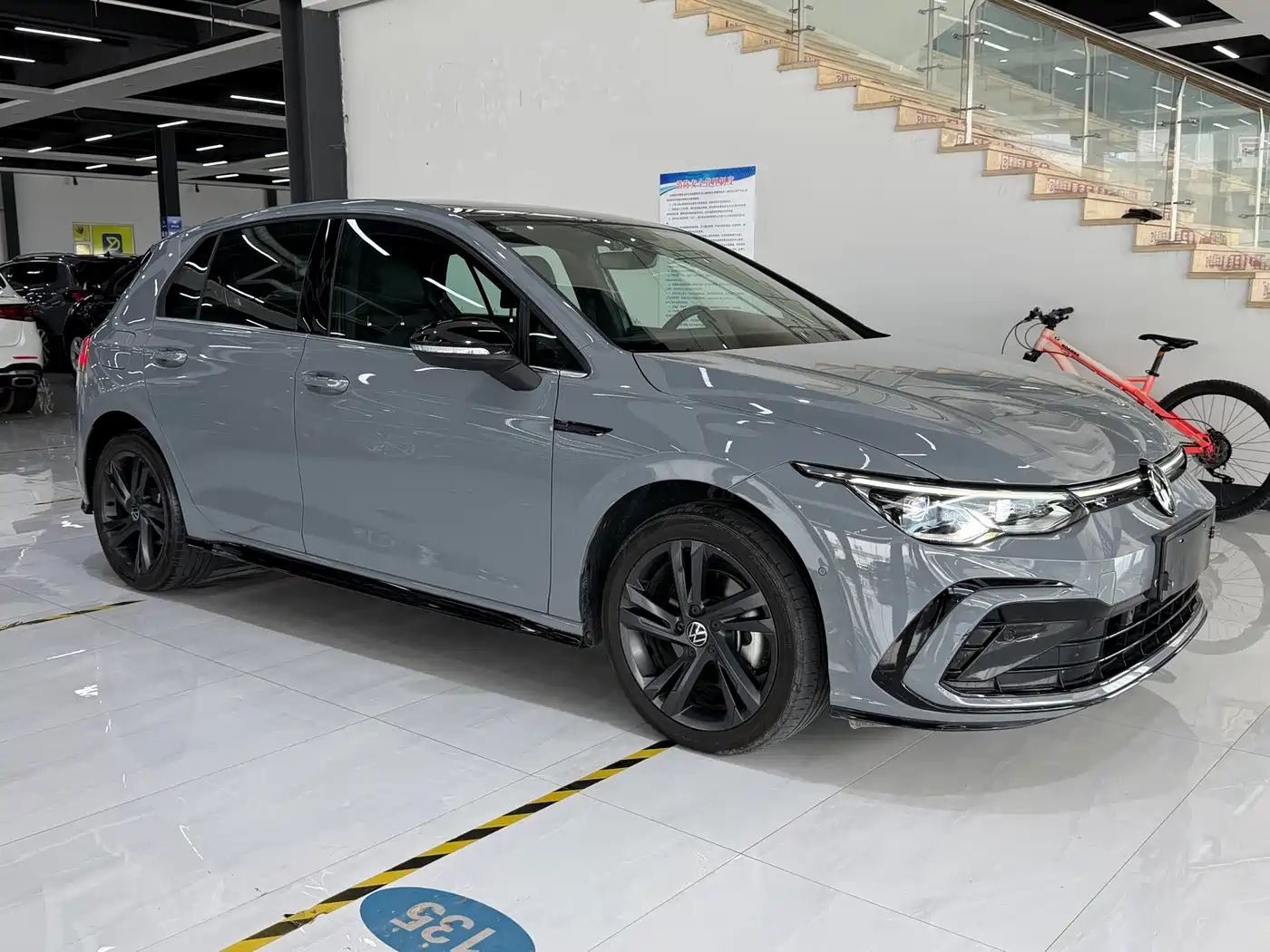 Volkswagen Golf 2023 280TSI DSG R-Line Lite фото 3