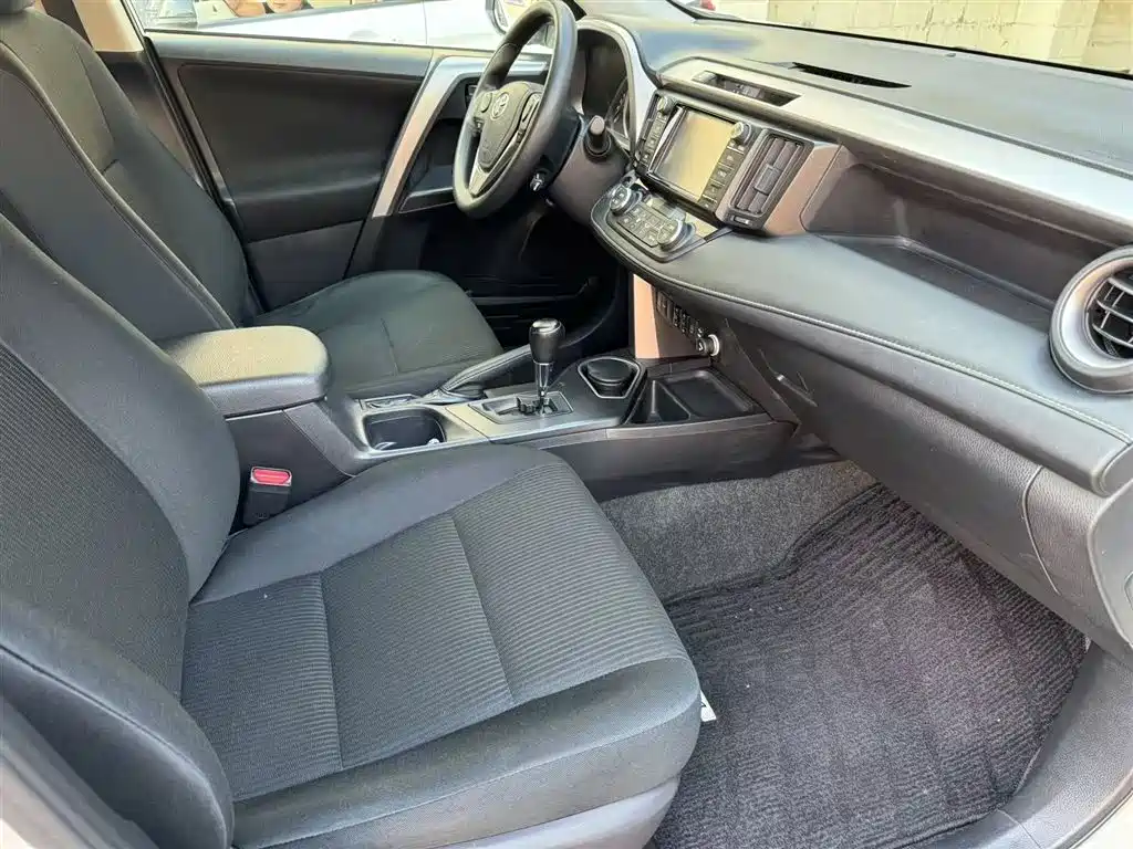 Toyota RAV4 Rongfang 2016 2.0L CVT 2WD Trend (China V) фото 12