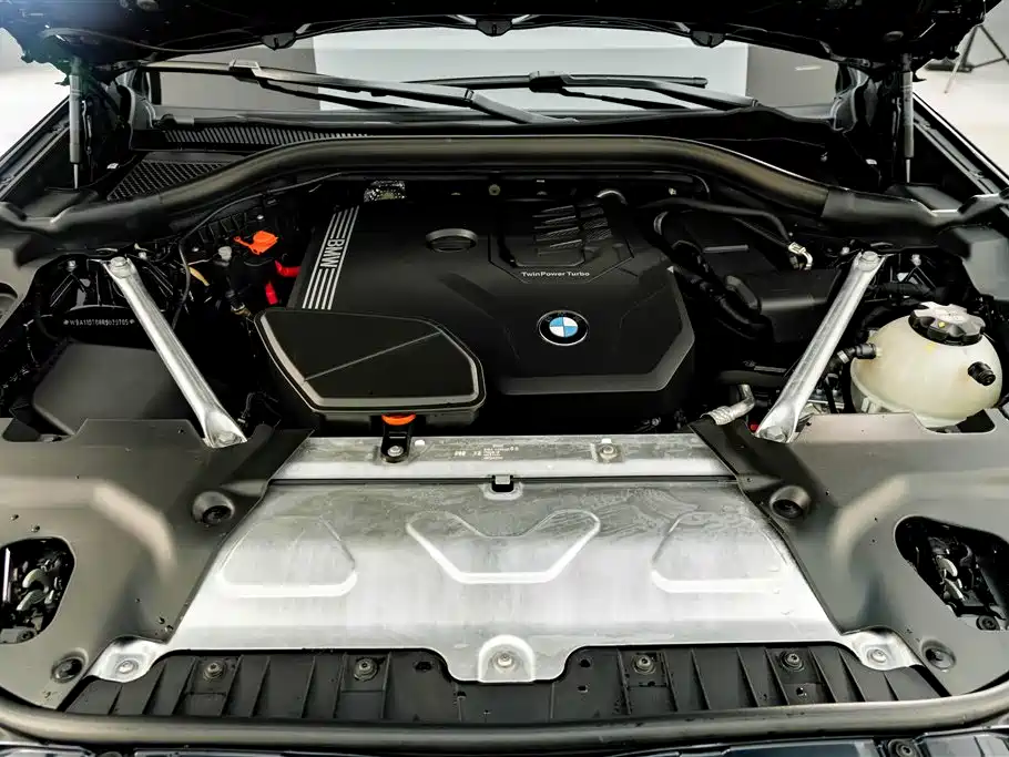 Photo 24 - BMW X4