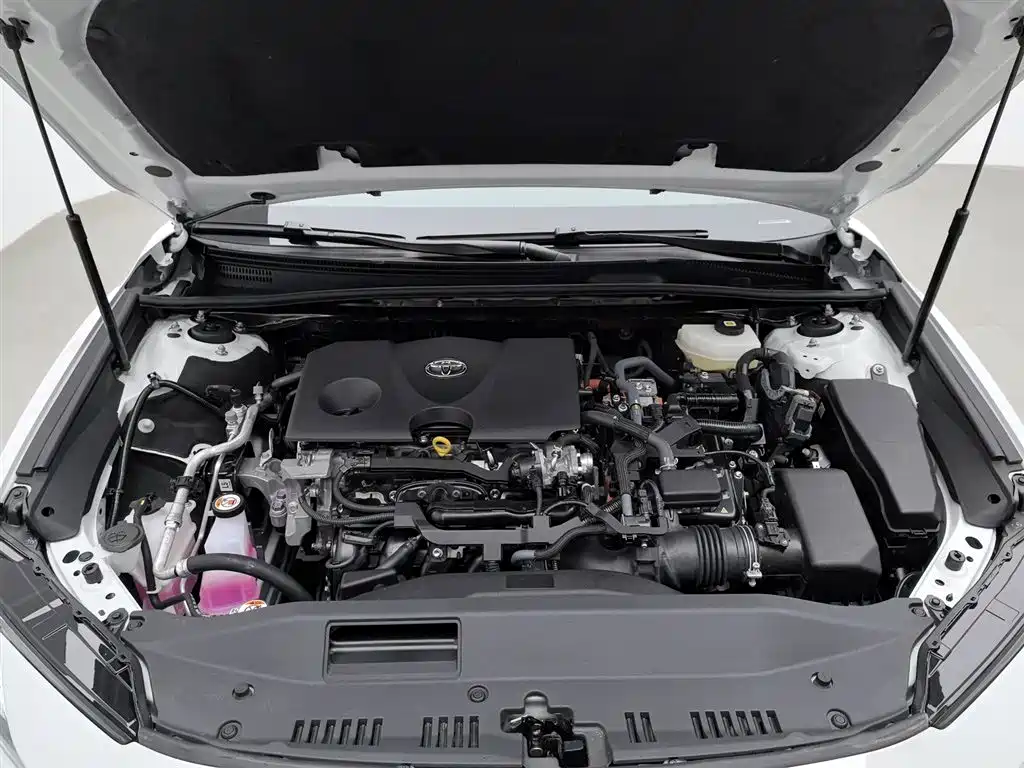 Toyota Camry 2024 Hybrid 2.0HGVP Luxury Edition фото 6