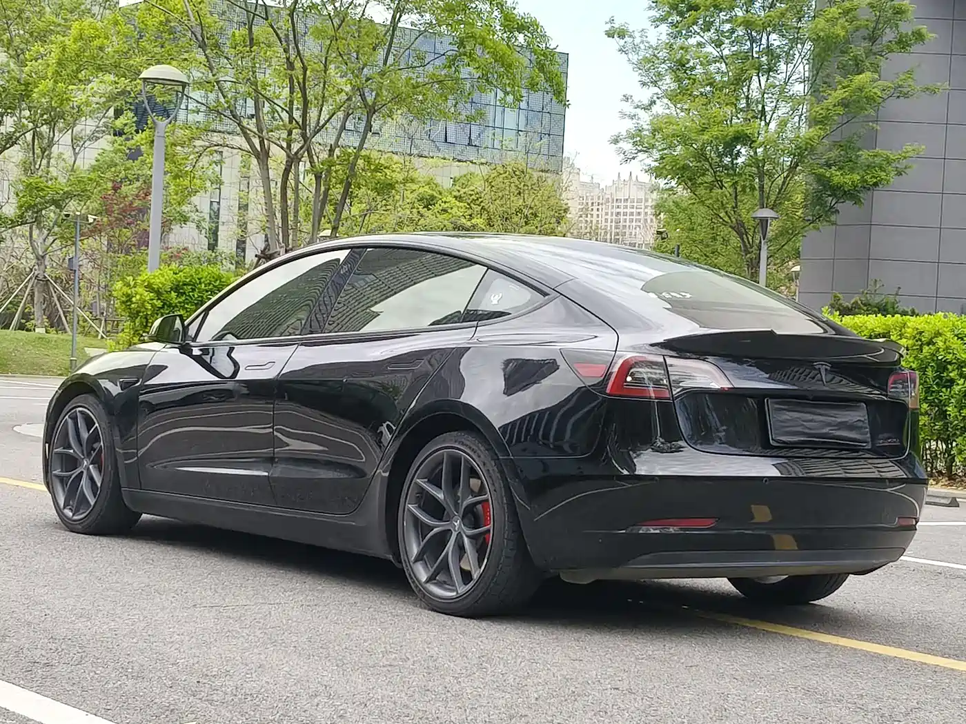 TESLA MODEL 3