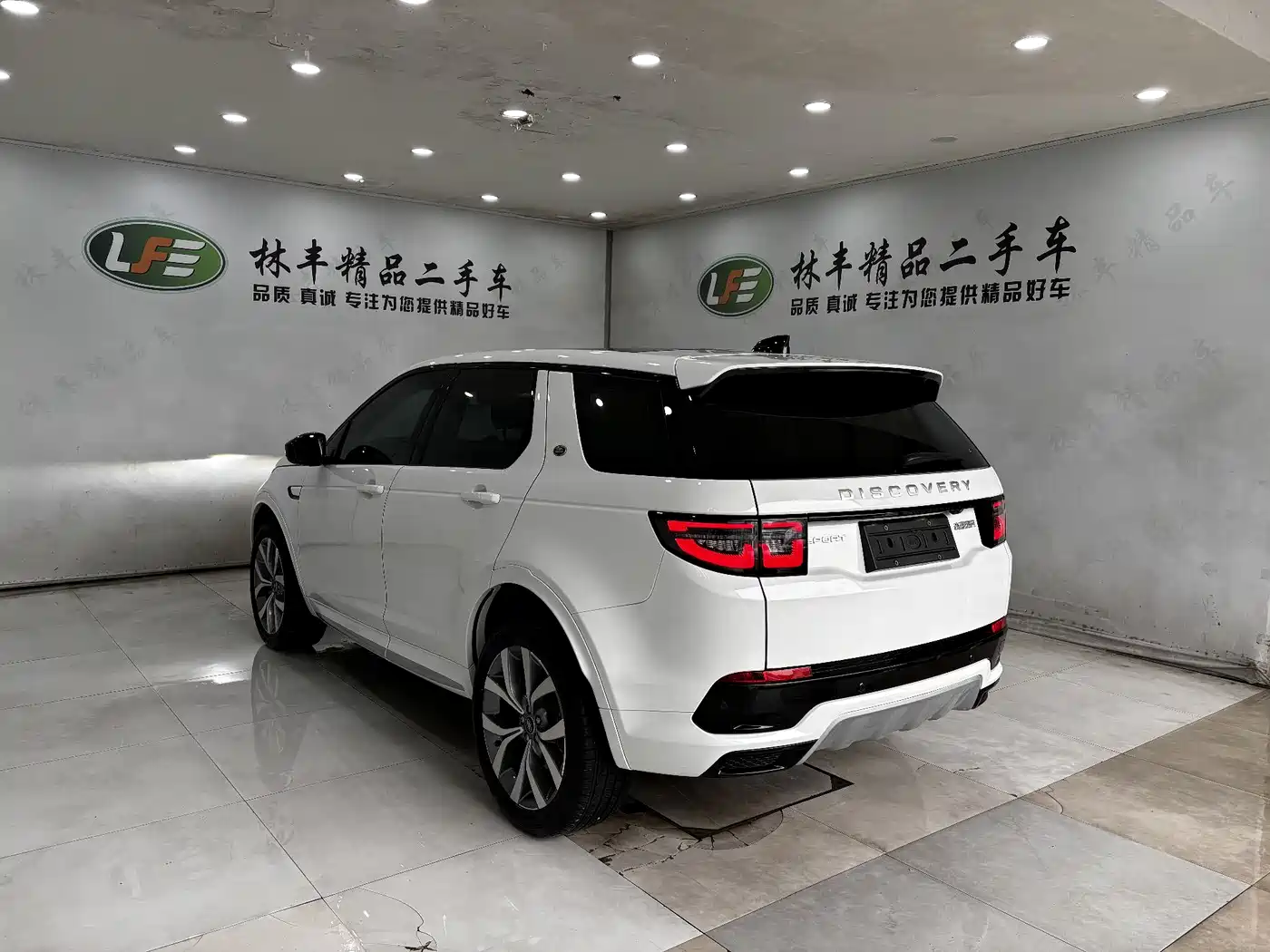 Land Rover Discovery Sport 2025 249PS Performance Tech Edition фото 7