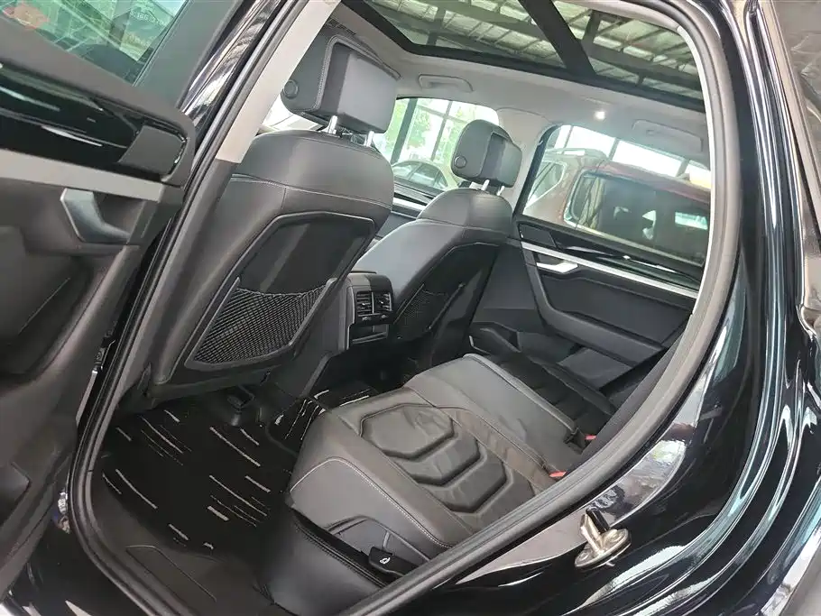 Volkswagen Touareg 2021 2.0TSI Pilot Special Edition фото 11