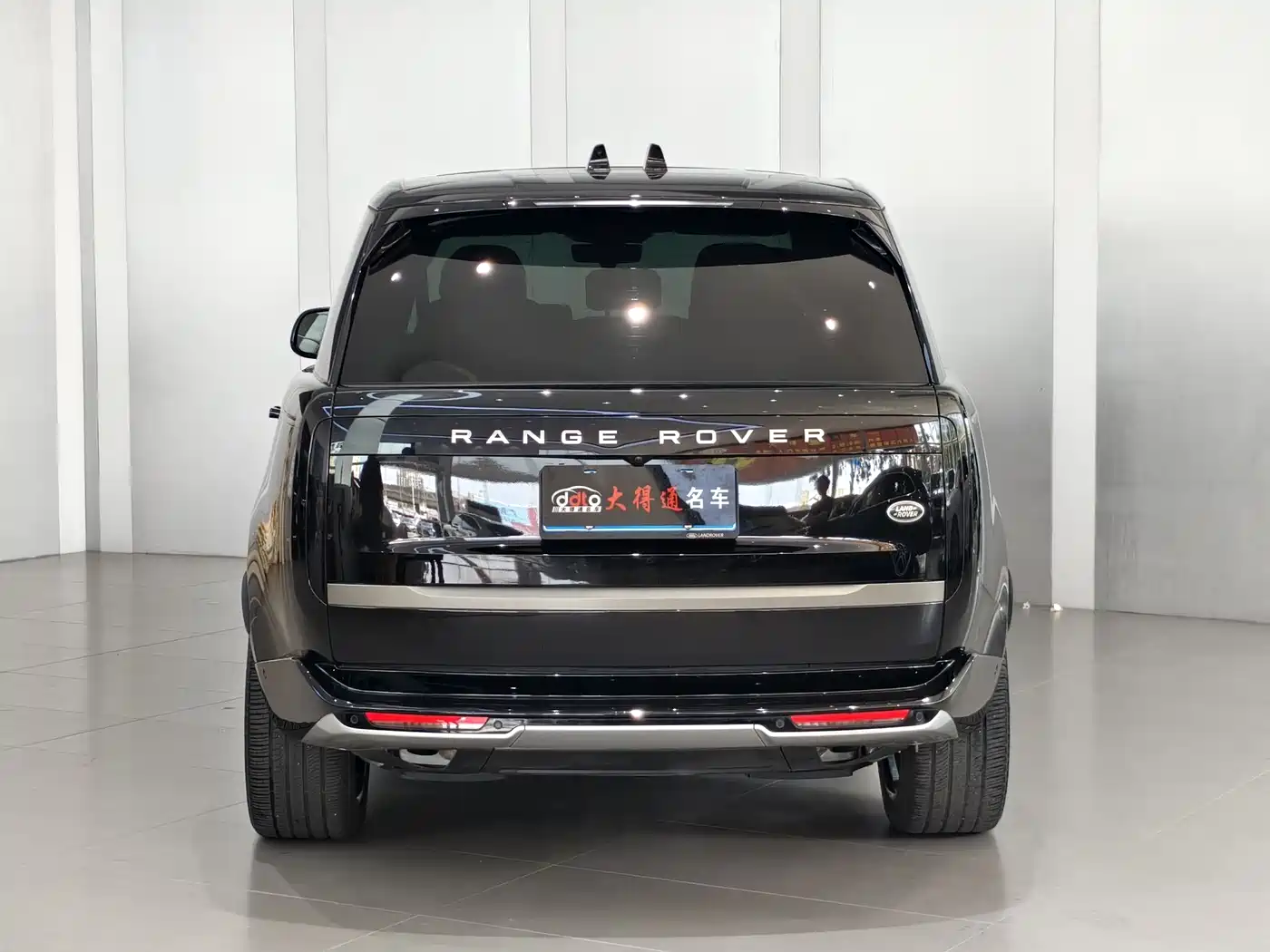 Land Rover Range Rover 2025 3.0 L6 400PS Flourishing Era Extended Wheelbase 7-Seater фото 4