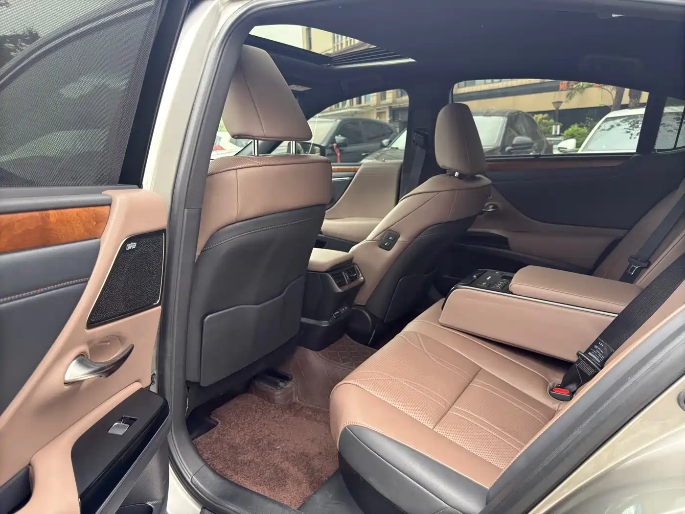 Lexus ES 2022 300h Executive Edition фото 6