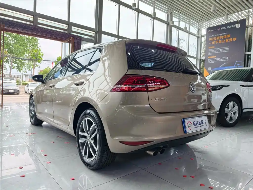Volkswagen Golf 2017 230TSI Auto Luxury Millionth Anniversary Edition фото 4