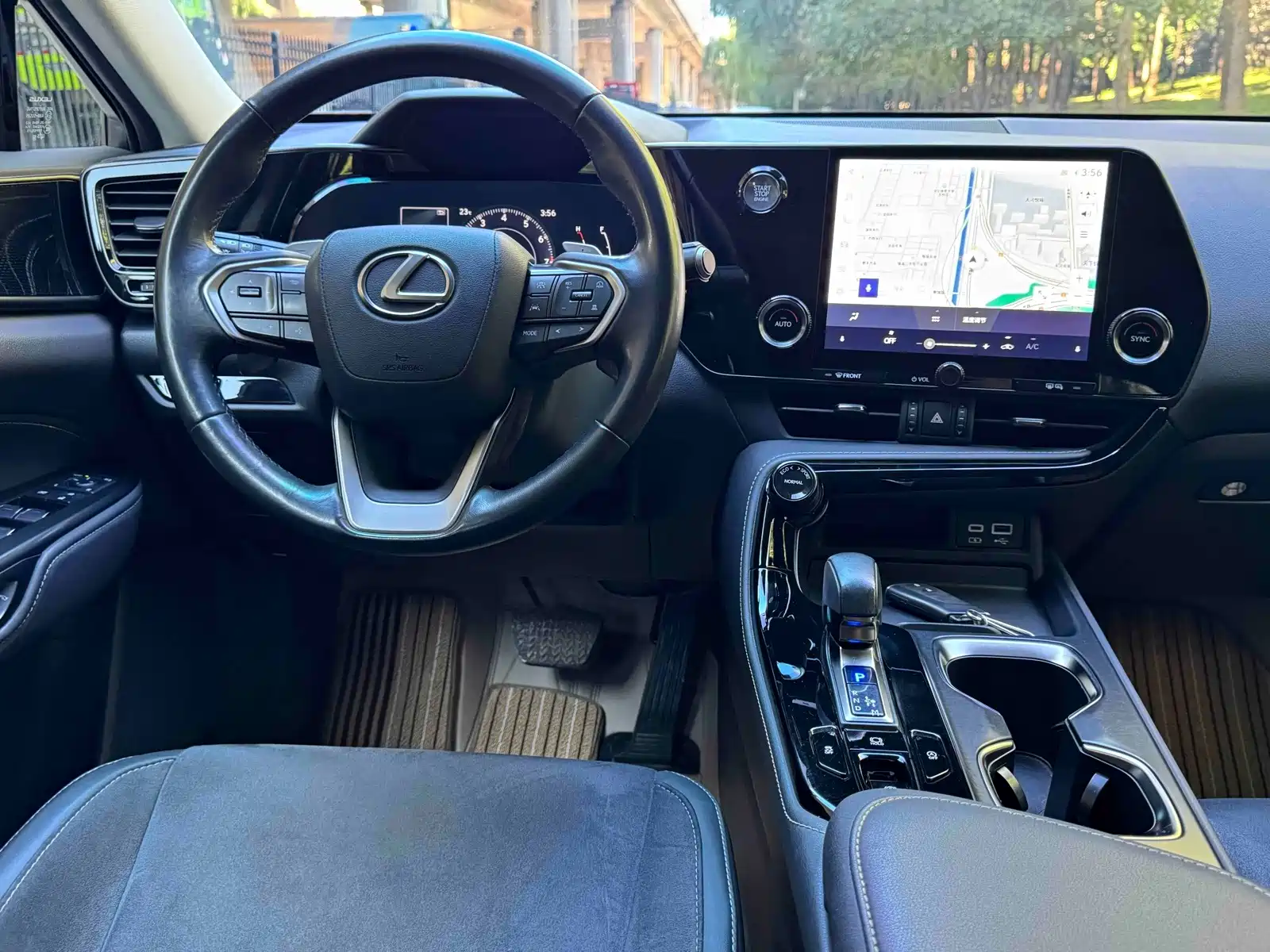 Фото 12 - Lexus NX