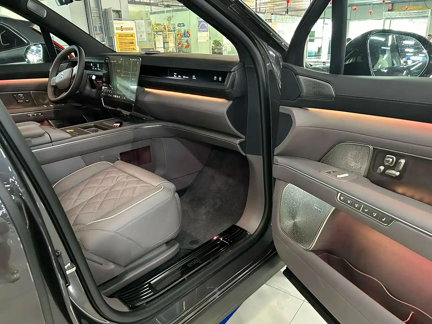 NIO ES8 2025 Model 6-Seat Executive Luxury Edition фото 16