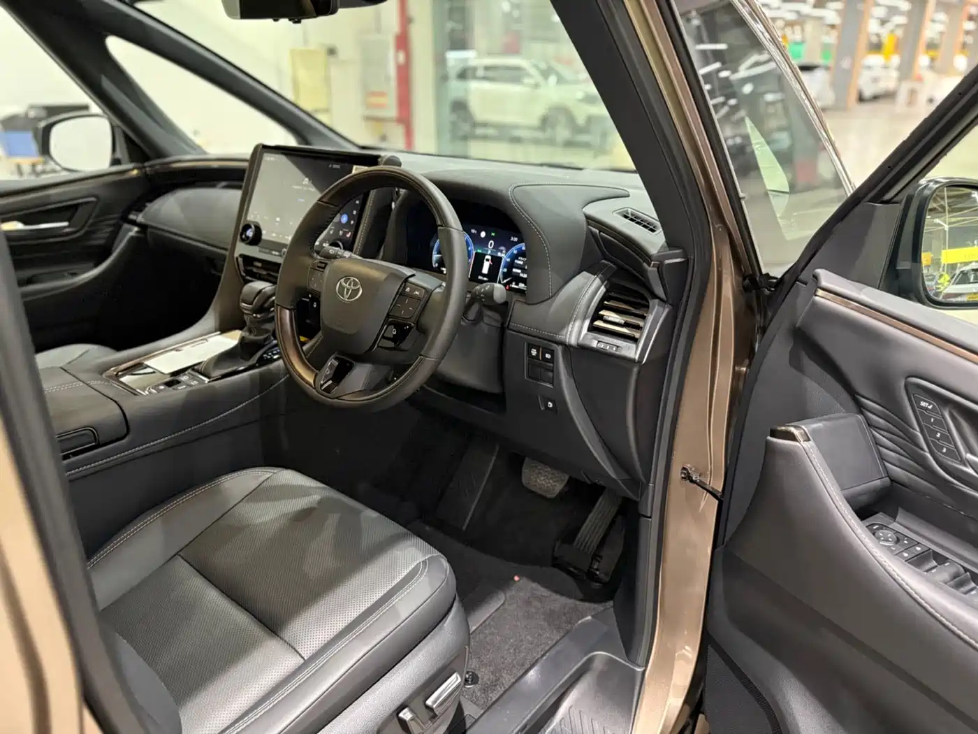 Toyota Alphard 2025 Hybrid 2.5L Prestige Gold Edition фото 3