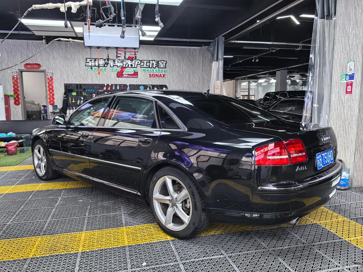 Audi A8 2009 Audi A8L 4.2 FSI quattro Premium фото 4