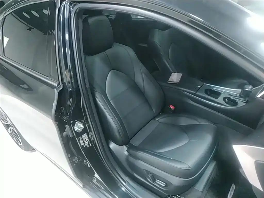 Toyota Avalon 2022 Hybrid 2.5L Luxury Edition фото 25