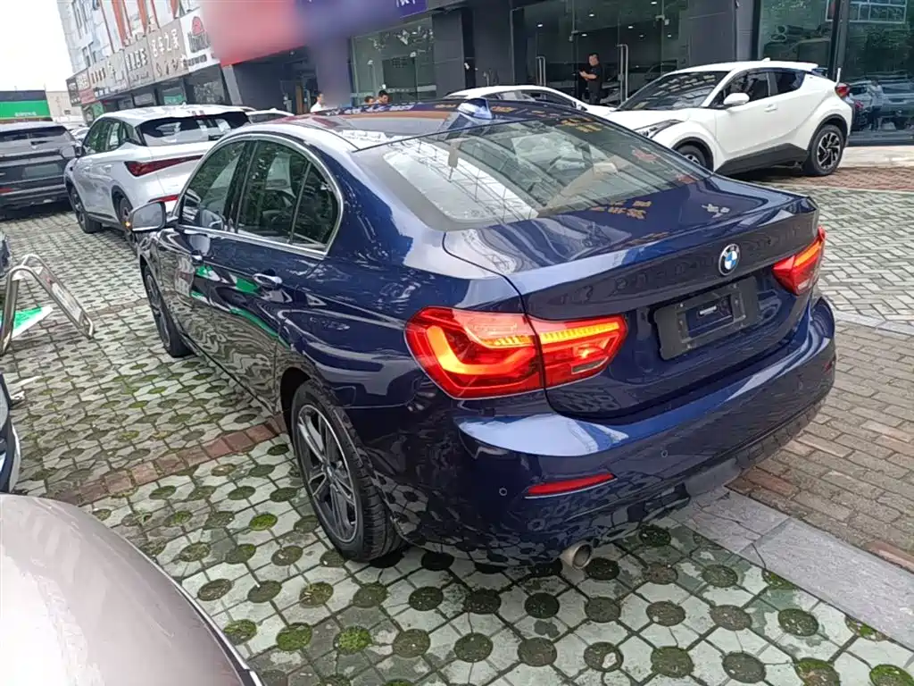 BMW 1 Series 2018 118i Sport Edition фото 5