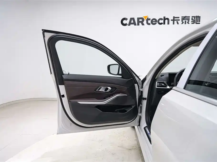 BMW 3 Series 2023 320Li M Sport Package фото 18