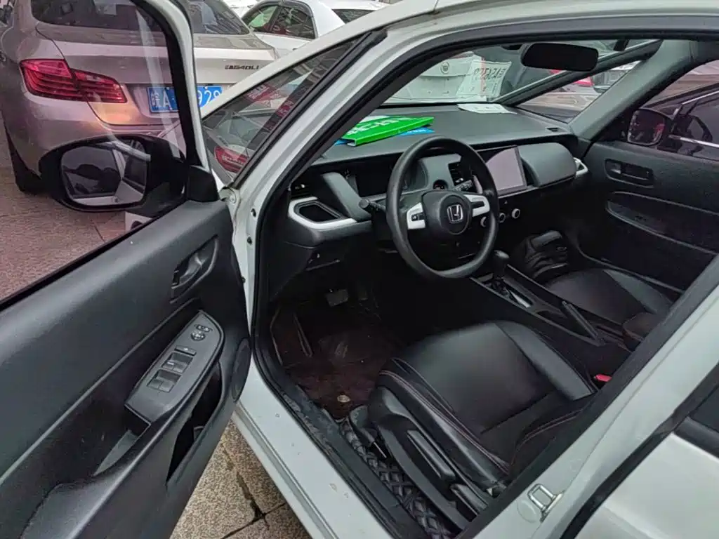 Фото 16 - Honda Fit