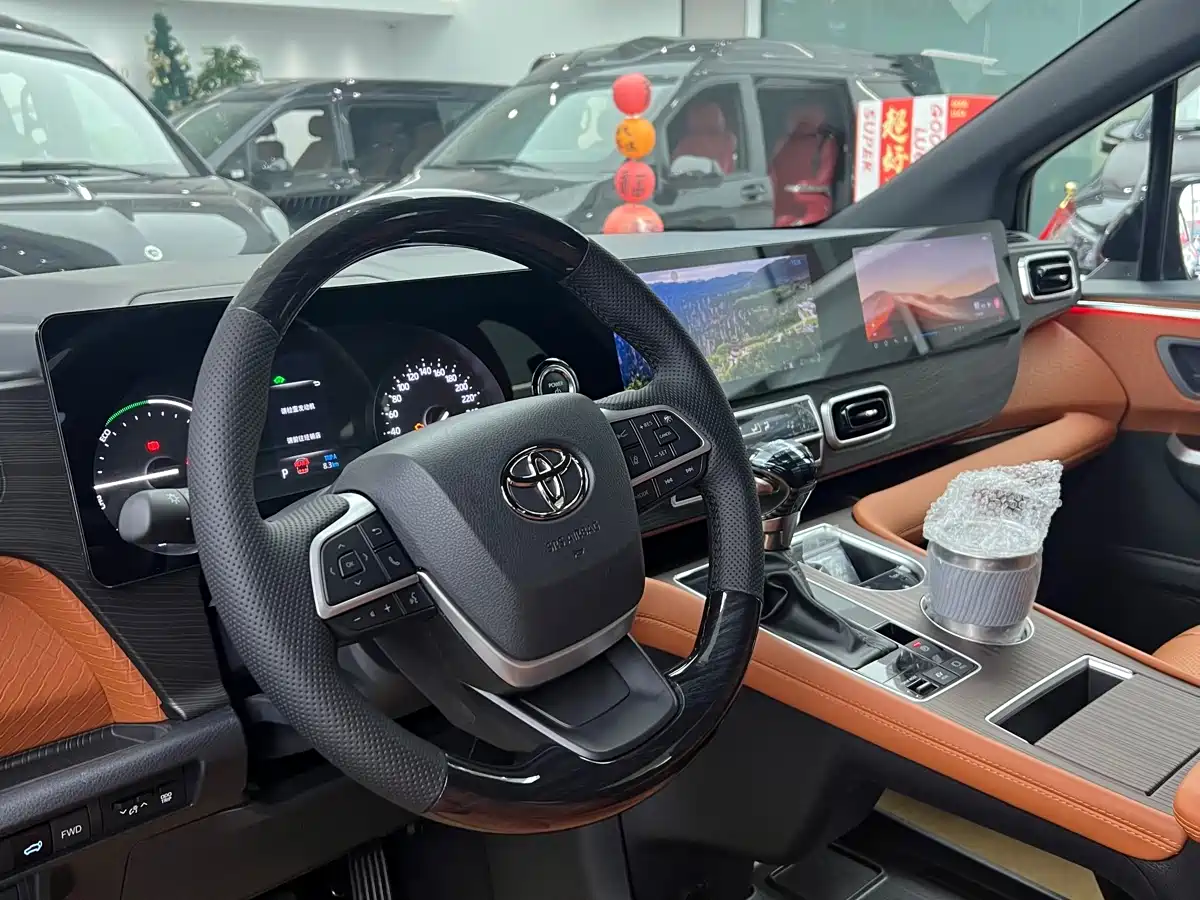Toyota Granvia 2026 Model 2.5L Hybrid Comfort Edition фото 14