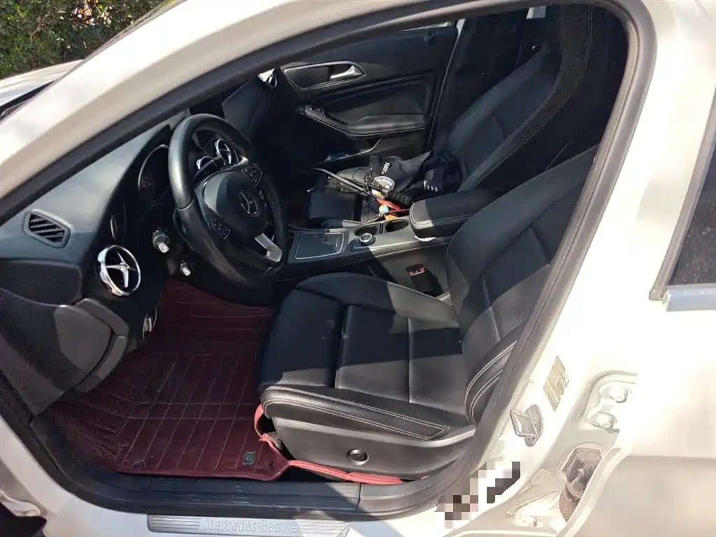 Mercedes-Benz GLA 2018 GLA 200 Dynamic фото 8