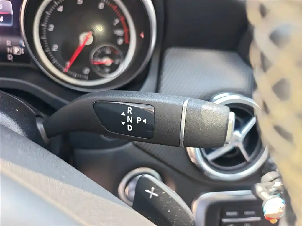 Mercedes-Benz GLA 2018 GLA 200 Dynamic фото 7