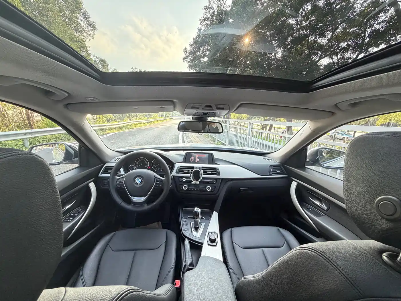 BMW 3 Series GT 2013 Model 320i Leading фото 8