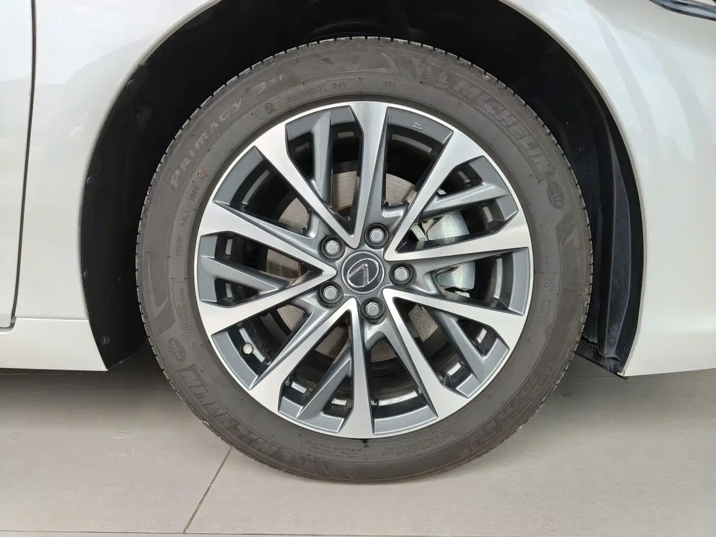 Lexus ES 2026 2025 300h Ultimate Edition
