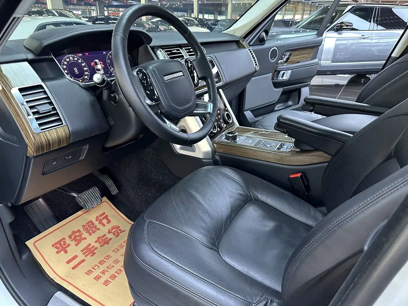 Land Rover Range Rover 2018 3.0 SC V6 Vogue Heritage Extended Edition фото 12