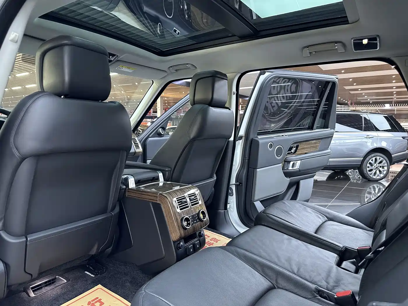 Land Rover Range Rover 2018 3.0 SC V6 Vogue Heritage Extended Edition фото 14