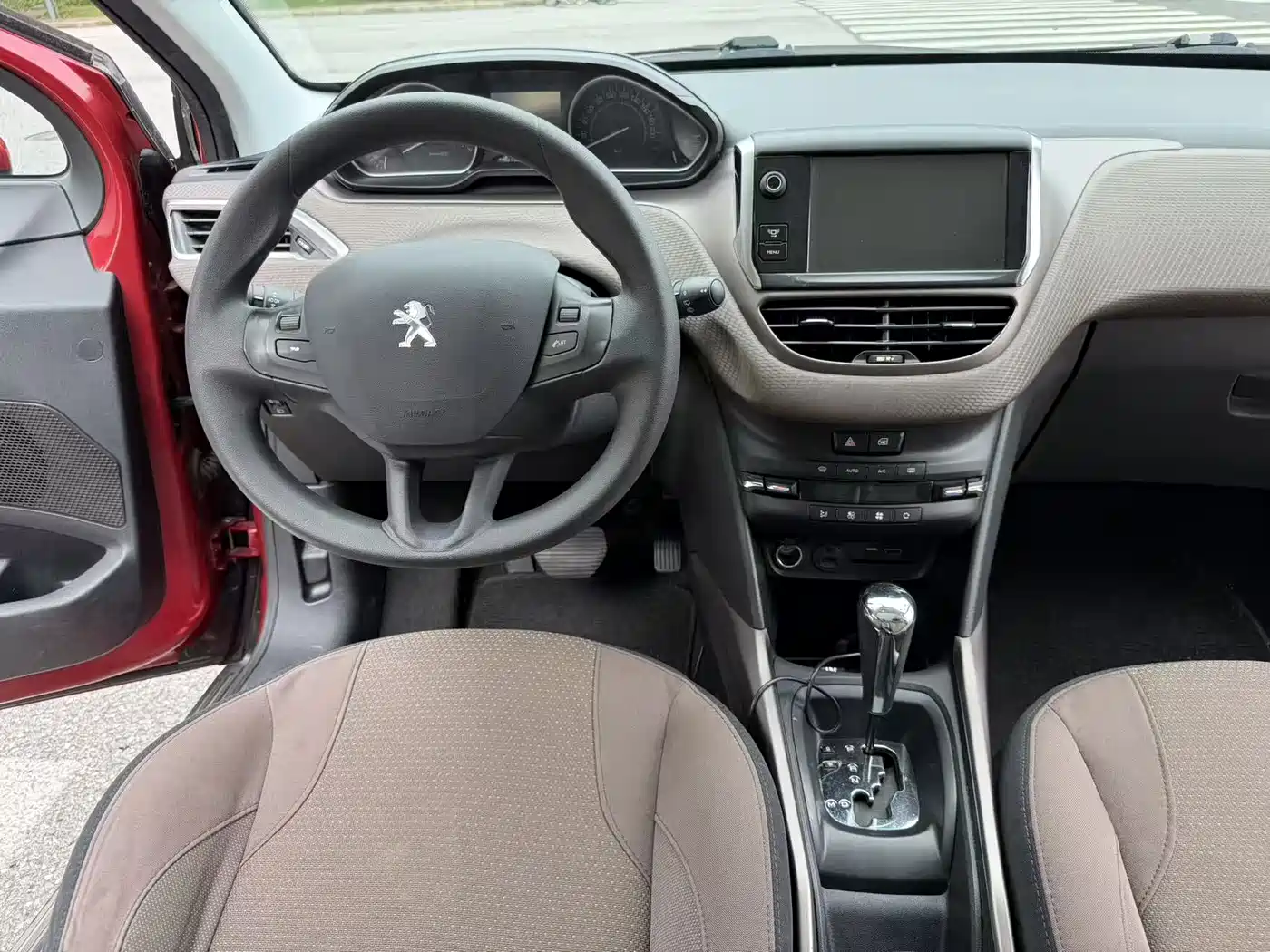 Peugeot 2008 2014 1.6L Automatic Fashion Edition фото 20